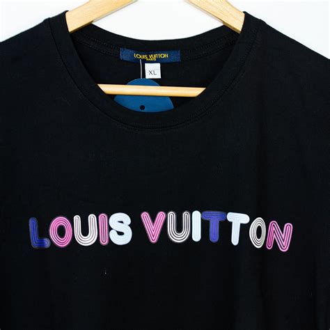 camiseta louis vuitton feminina|louis vuitton summer shirts.